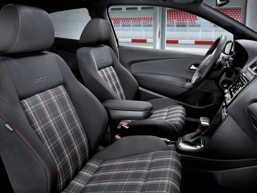 Volkswagen Polo GTi 2010 года  (фото 2 из 19)